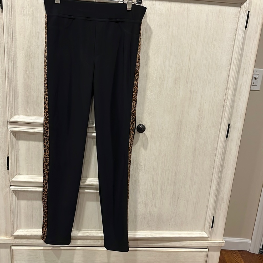 Brand new with tags.  Size 8 Joseph Ribkoff anim trim black pants.